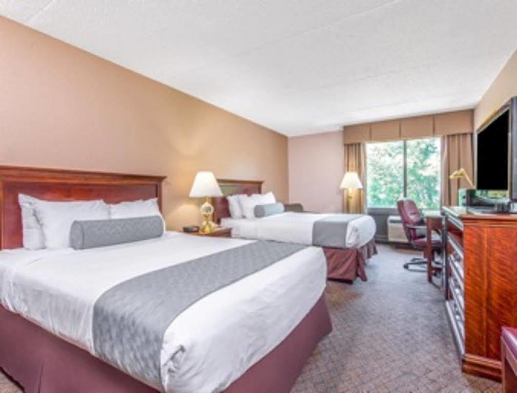 Days Inn By Wyndham Horsham Philadelphia Exterior foto
